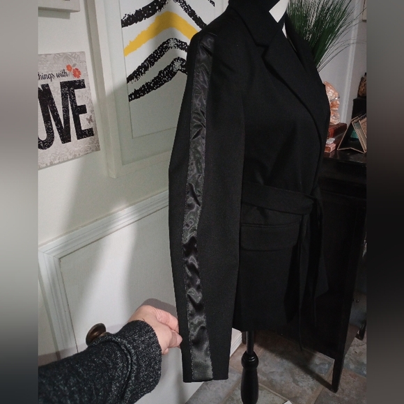 NWT Future Collective Kahlana Barfield Brown - Black Belted Relaxed Fit Blazer - Picture 6 of 8